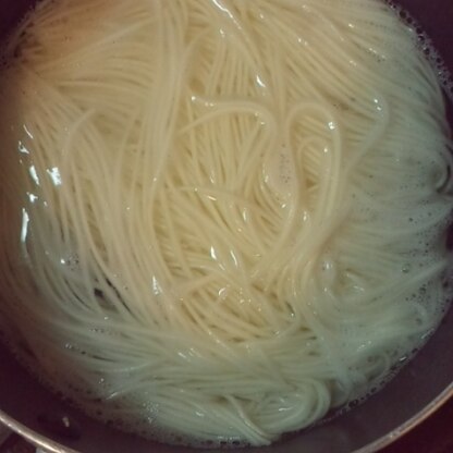 今日のお昼はそうめんを茹でたよ～♪
その後体調はどうかな？食欲があるだけでもいいよね☆
この時期はワンコ歩かなくっても外に出るだけでも気分転換になっていいよね♪